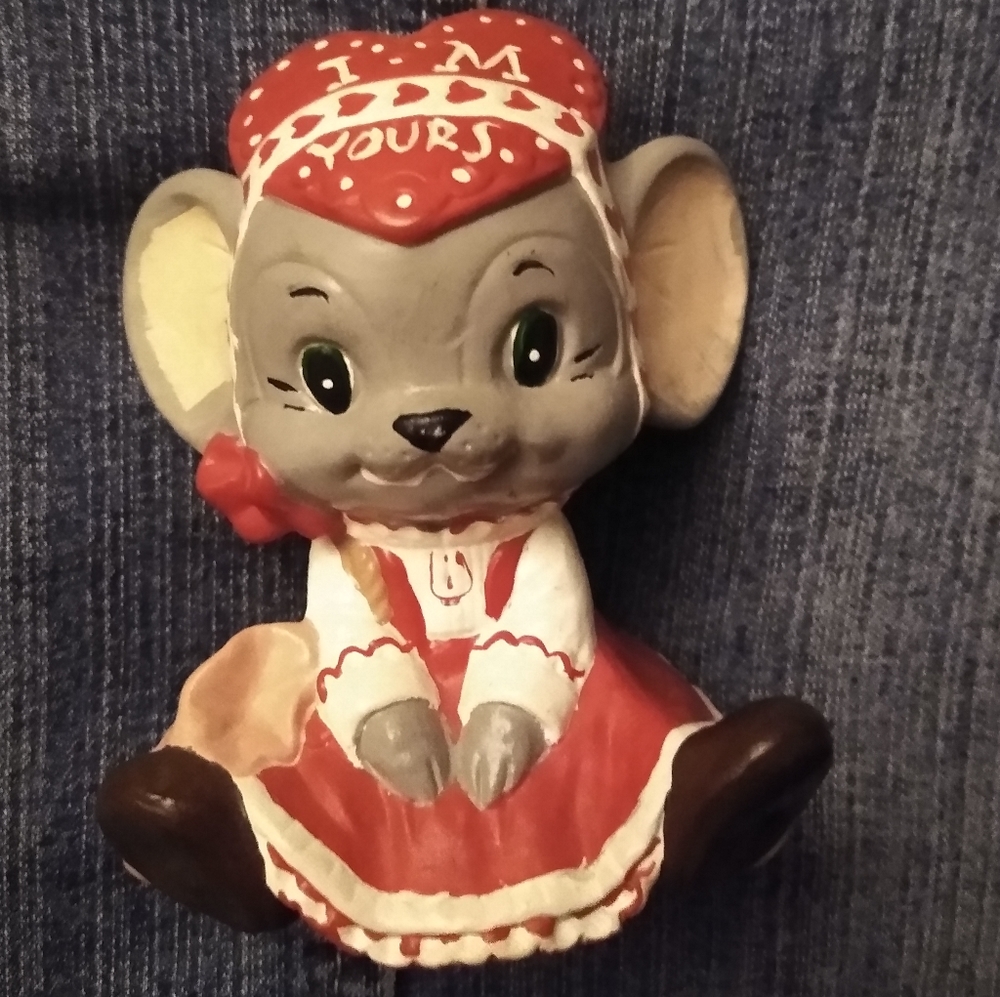 Vintage mouse girl porcelain figurine with heart hat  I'm yours 3.5" Preowned